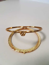 Load image into Gallery viewer, Gold Hinge Ring ROUND DAISY